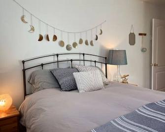 Relax in Style and Comfort in South Bay - Milford - Bedroom