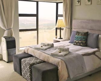 Fly me to the Moon Guest House - Mossel Bay - Bedroom