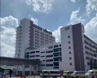 Serapi Verdure Hotel - Kuching - Building