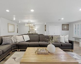 Townhome on Mill Creek Golf Course with onsite golf cart rental - Salado - Obývací pokoj