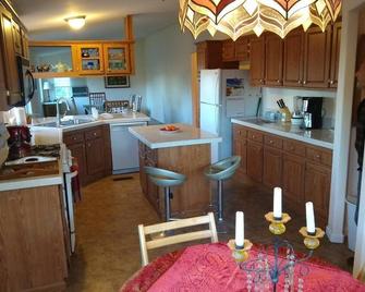 Jerusalem Ranch Guest Home - Lower Lake - Kitchen