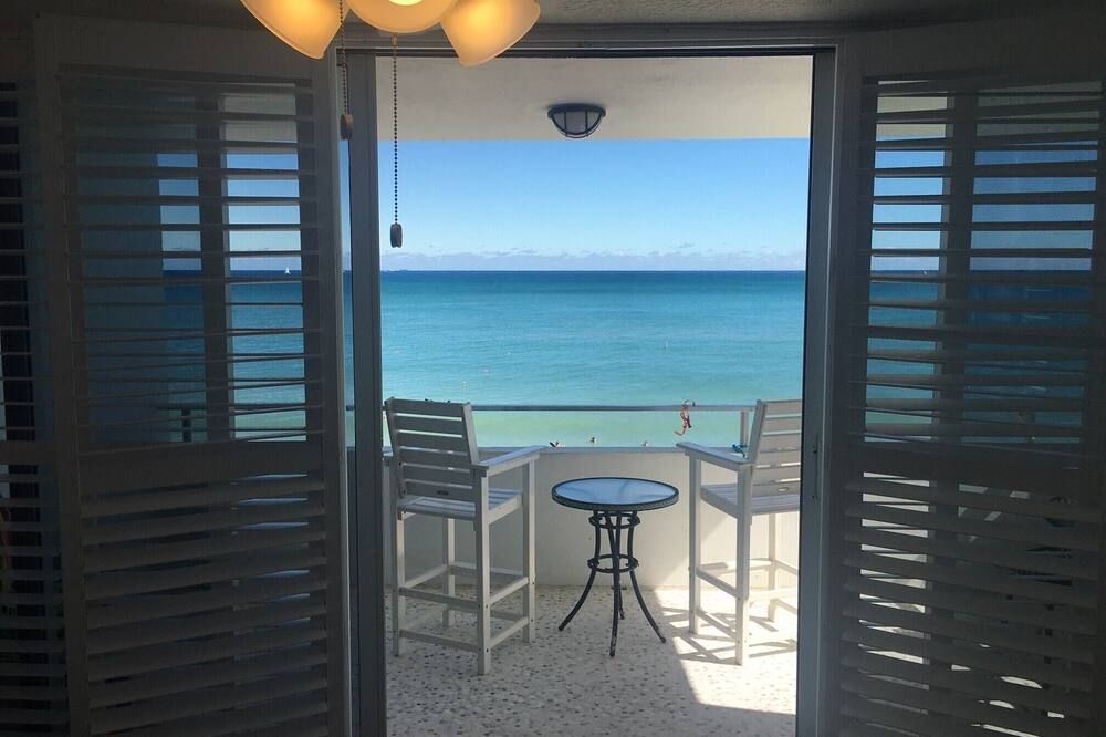 Best Studio Location In The Building With Unobstructed Water View Balcony - פורט לודרדייל - מרפסת