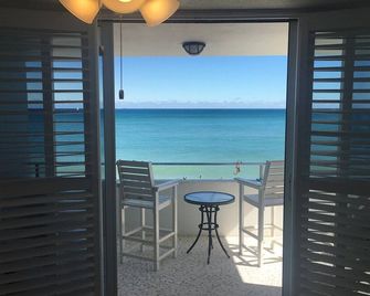 Best Studio Location In The Building With Unobstructed Water View Balcony - Fort Lauderdale - Balcón