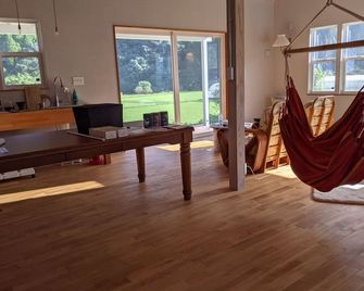 Large group capacity spacious 1R room with loft West Coast style rent a house thorough cleaning / Miyazaki Miyazaki - Miyazaki - Wohnzimmer