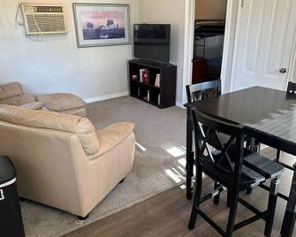 Sportsman's Country Lodge: The Bluegill - Ortonville