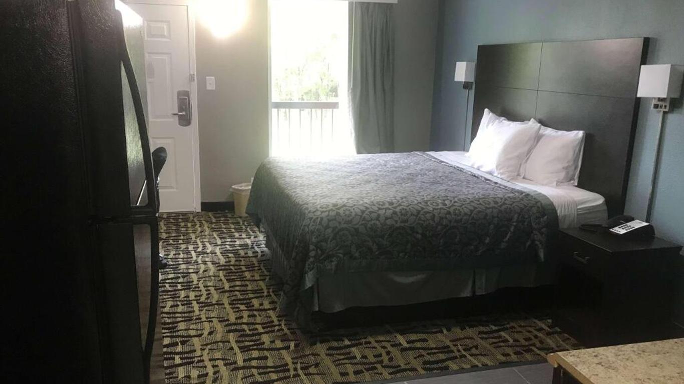 Days Inn & Suites by Wyndham Collierville Germantown Area