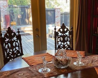Enjoy a Slice Of Country--Two miles to Downtown Healdsburg - Healdsburg - Dining room