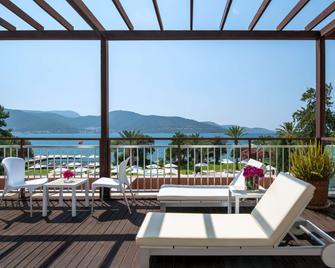 DoubleTree by Hilton Bodrum Isil Club Resort - Bodrum - Balkong