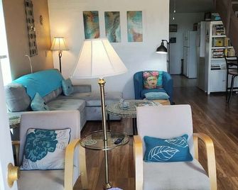 Romantic modern cabin overlooking lake beckwith - Colorado City - Sala de estar