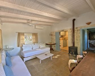 Olive Grove Cottage - Excellent View - Tsoukalades - Wohnzimmer