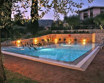 Residence Uliveto - Garda - Basen