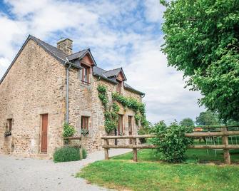 Gite Saint-Léonard-des-Bois, 3 bedrooms, 6 persons - Saint-Léonard-des-Bois - Edificio