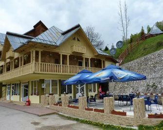 Pensiunea La Ionica - Dâmbovicioara - Building