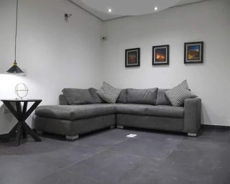 Casa moderna equipada como hotel Habitación 2 F - Monterrey - Sala de estar