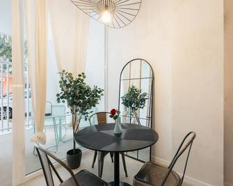 Chic & Cozy Stay in Valencia - Valencia - Comedor