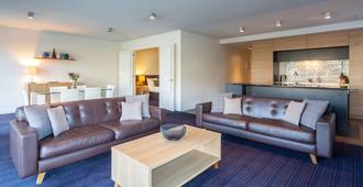 Marina Apartments - Element Escapes - Queenstown - Oturma odası
