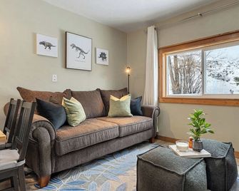 Triceratops Landing No Service Fees Fire Place - Drumheller - Wohnzimmer