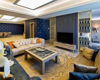 Premier Inn Sakarya - Адапазари - Вітальня