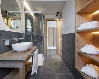 Hotel Rezia - Bormio - Bathroom