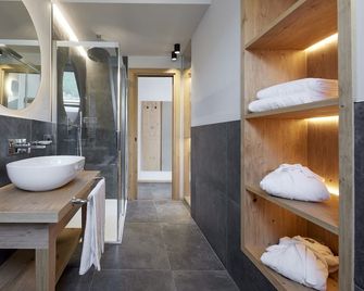 Hotel Rezia - Bormio - Bathroom