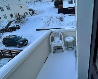 Chic Townhouse - Views Telescope Balcony Bbq - Siglufjordur - Balkon
