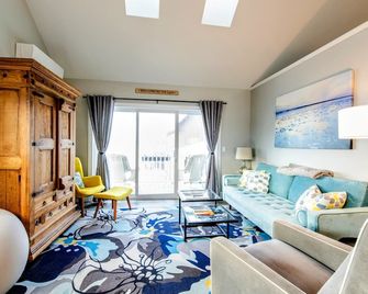 Scenic, Peaceful and Relaxing Seneca Lakefront Guest House-Stylish Space for Two - Romulus - Sala de estar