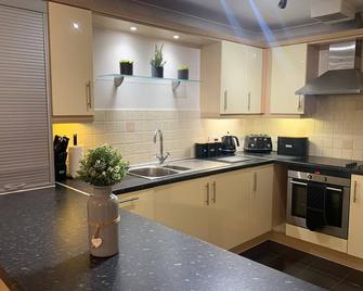 Rivermeadow View Apartment -27 Skipper Way - St. Neots - Kitchen