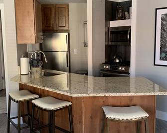 Perfectly Located on Main Street; Town Lift! Very Clean!! Grand Galleria - Park City - Kitchen