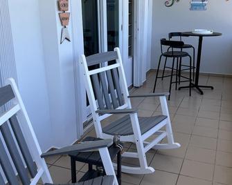 Stunning Beachfront Condo with a Magnificent Oceanview and Steps from the Beach - Manatí - Balcón