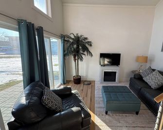 Cozy cabin by the lake - Spring Lake - Sala de estar