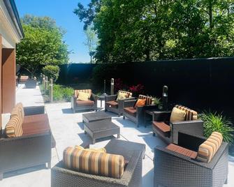 Country Inn and Suites by Radisson Columbus-Edinburgh - Columbus - Binnenhof