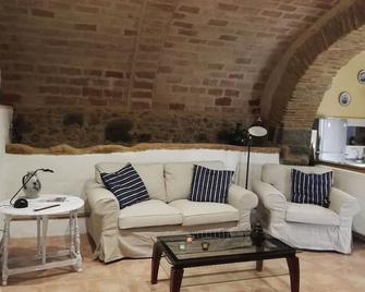 Guest House In Mas Rovira Adapted Reduced Mobility 5 Km From The Beach - Torroella de Fluvià - Sala de estar