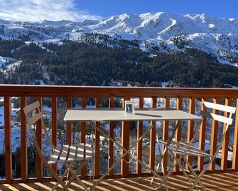 Méribel Center flat 4 persons. Panoramic view. Close to the slopes. - Les Allues - Balcony
