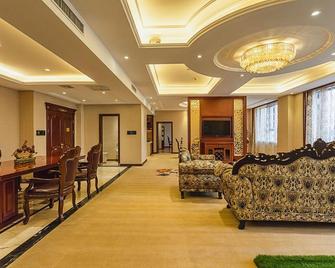 Baiyun International Hotel - Jilin - Bedroom