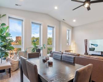 Chic 2-bedroom condo in amazing Chicago minutes from Lake Michigan - Chicago