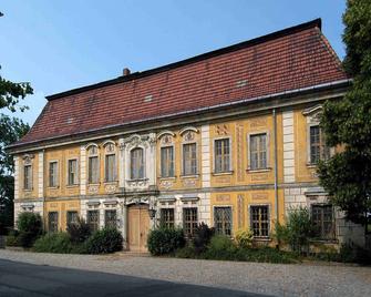 The house for a family vacation with garden, pool and many excursion destinations - Grimma - Gebäude