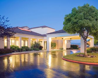 Courtyard by Marriott Fremont Silicon Valley - Fremont - Edificio
