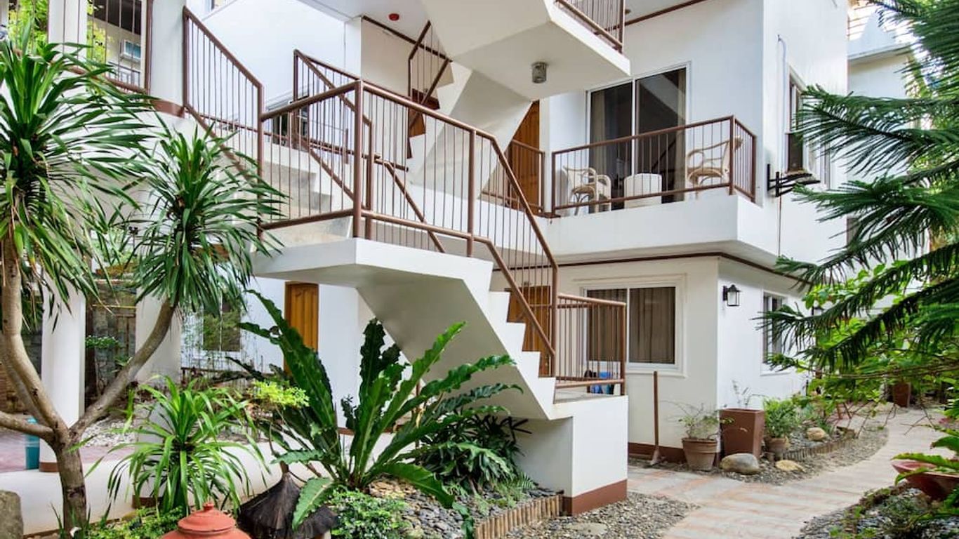 سور بيتش ريزورت بوراكاي