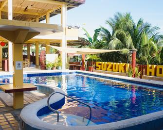 Suzuki Beach Hotel Inc - Olóngapo - Piscina
