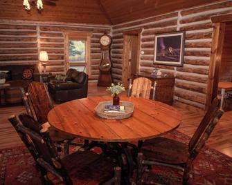 Erik's Ranch - Livingston - Dining room