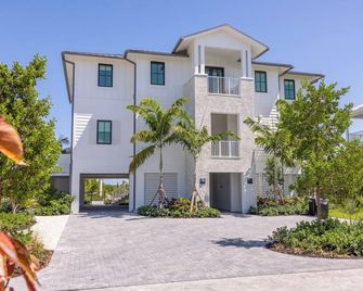 The Sunray Home at Lunara Bay - Key West - Building