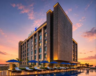 Radisson Blu Hotel New Delhi Paschim Vihar - New Delhi - Building