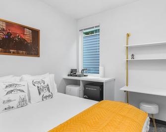 Bobba Fett's Carbonite Suite - Seattle - Bedroom