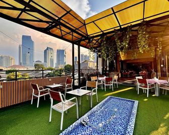 D'Bamboo Suites - Jakarta - Restaurant