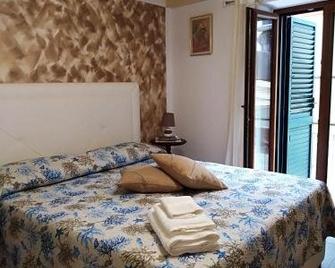 Stella Maris House - Cetara - Bedroom