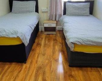 133 A Park Road - Manchester - Bedroom