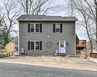 Lakefront Lexington House with Spacious Deck! - Lexington - Building