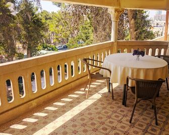 Alhambra Palace Hotel Suites - Ramallah - Ramallah - Balcony