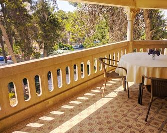 Alhambra Palace Hotel Suites - Ramallah - Ramalláh - Balkón