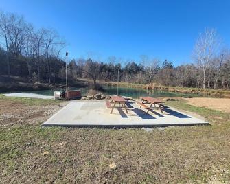 Cabin 1 at the Pallet Factory - Park Hills - Patio